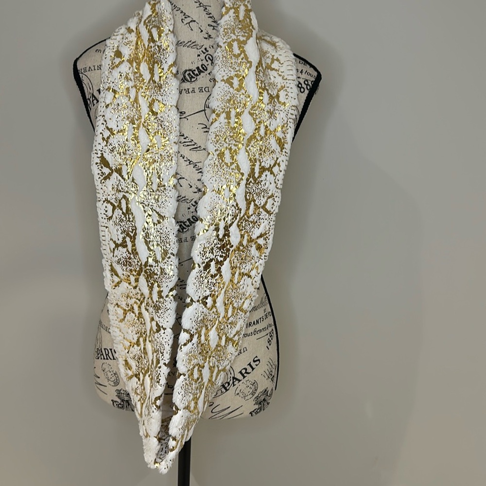 EUC Gold and White Scarf Collection 18